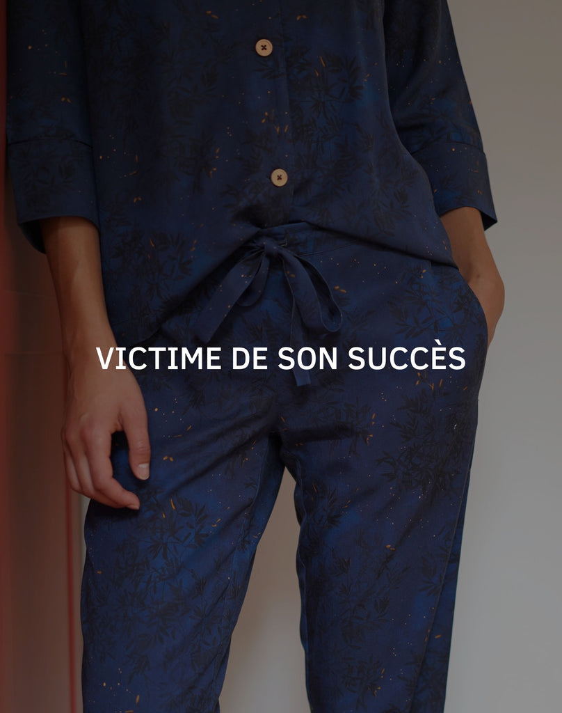 Pants from pyjamas Nuit Étoilée, midnight blue adorned with fine gold stars. 100% Tencel OEKO-TEX certified - no-wdf